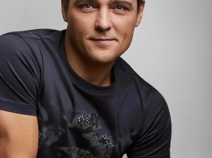 Авторский стих памяти Юрия Шатунова под названием "Легенда Двух Поколений".