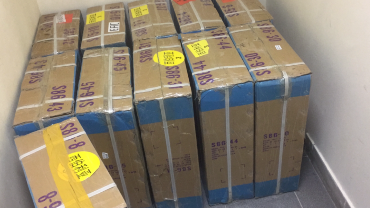 Склад цемента. Паллеты в магазине с товаром. Новороссийский цемент 500. Сливочное масло в ящиках. 20 оптом.