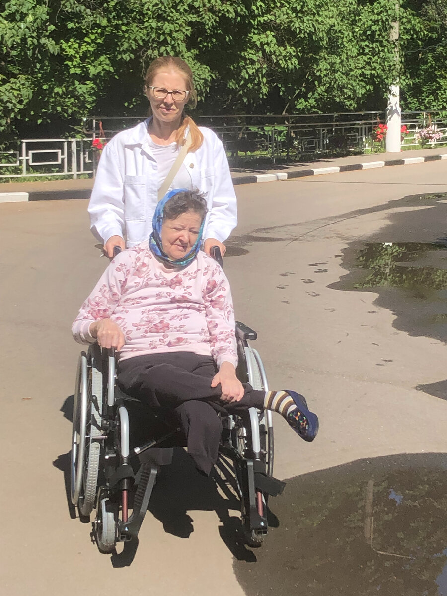 Так что, чем больше волонтеров придет, тем больше людей на колясках увидят солнце