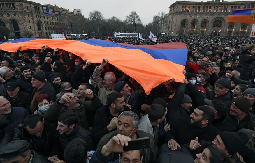    Армянские митингующие потребовали выхода Армении из союза с Россией на фоне визита Пелоси