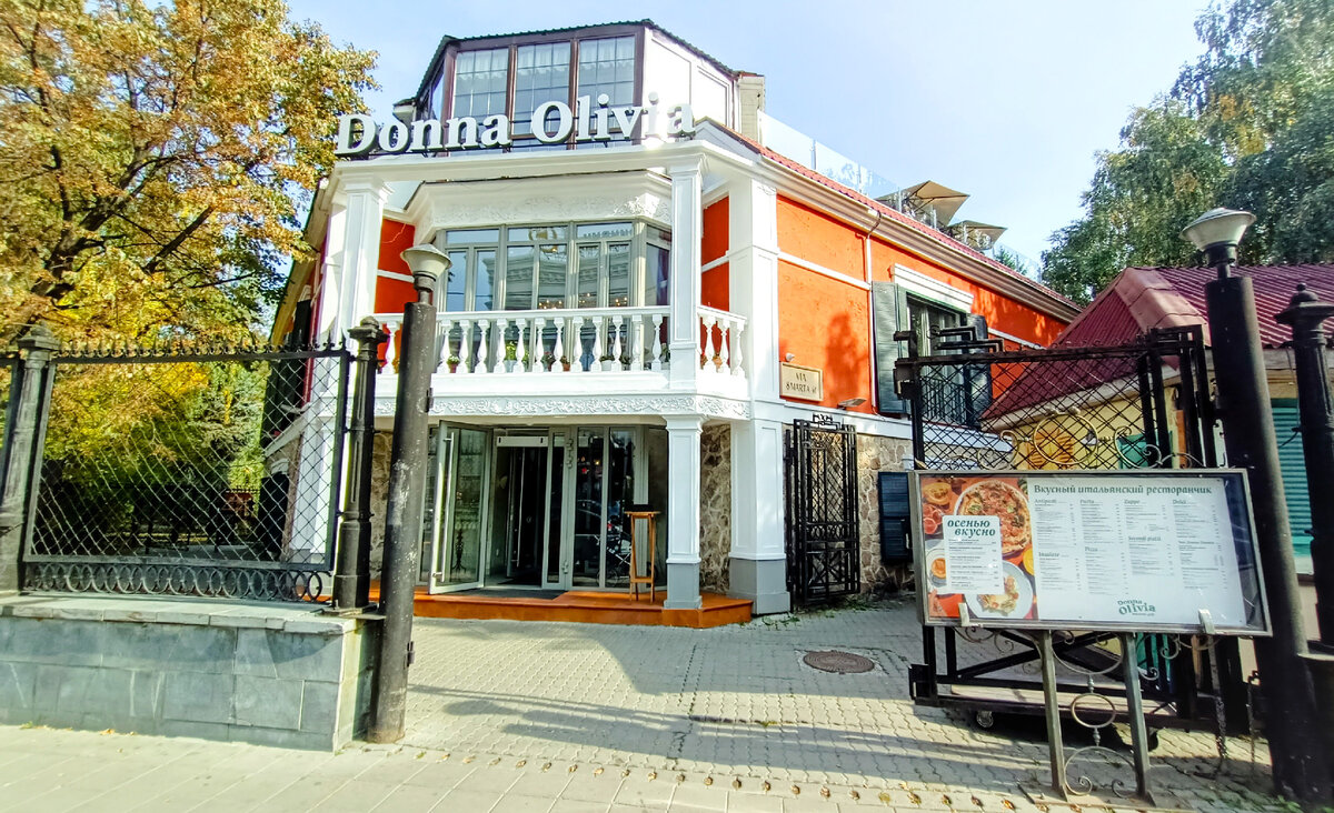 Обеденный тест ресторана итальянской кухни Donna Olivia перед важным массовым ме