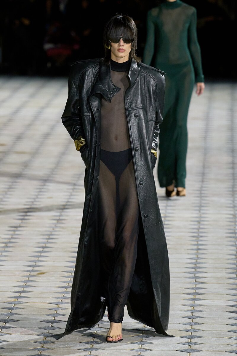     Saint Laurent весна-лето 2023