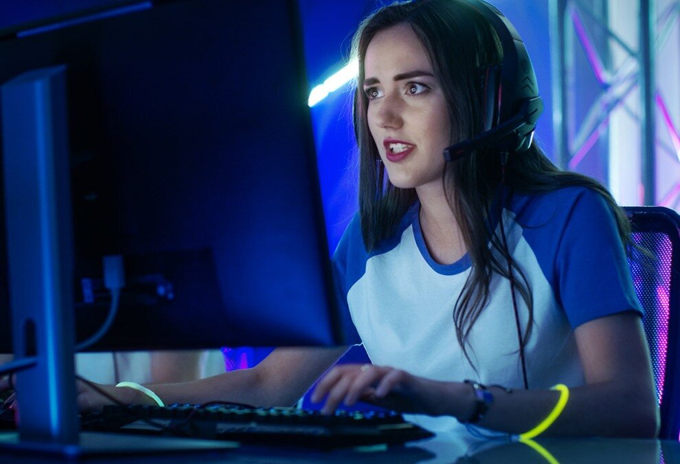 Неожиданно игрушка увлекла Аню... Фото из свободных источников