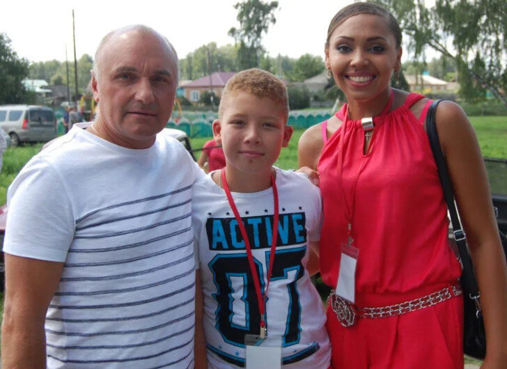 Даниил с матерью Инной и Дмитрием