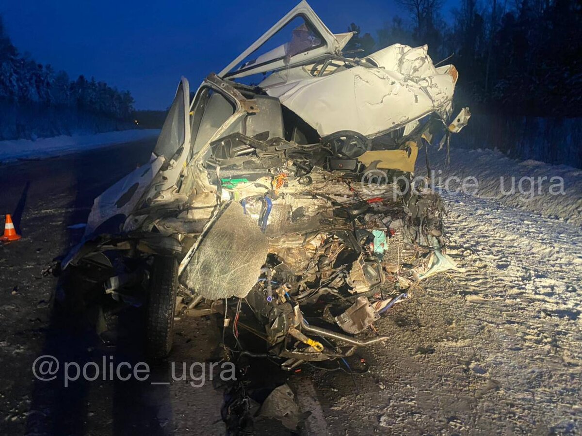    В смертельном ДТП под Ханты-Мансийском погибли три человека, один в больнице