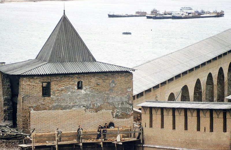  6 октября 2013 г. Газета «Pro Город» от 7 сентября 2013 г. писала: «Налажен свободный проход через Зачатьевскую башню (0+).-27