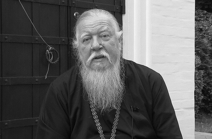 Протоиерей Димитрий Смирнов считал, если женщина вышла замуж, то она уже работать не должна. Источник: https://www.dmdonskoy.ru/node/927