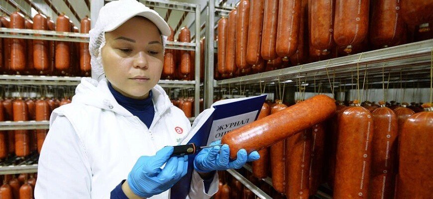 Производство колбасы © Александр Кондратюк / РИА Новости