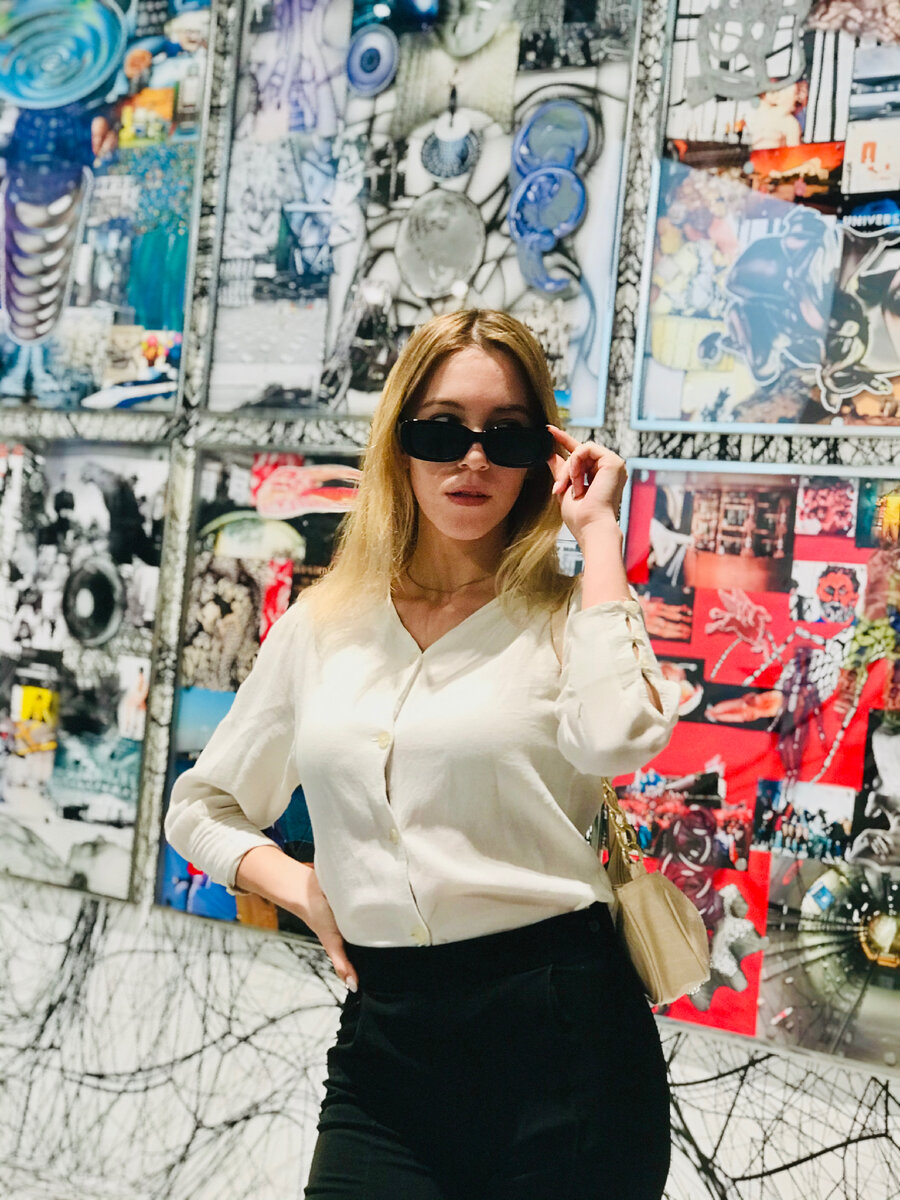 Я на выставке современного искусства в Москве;)