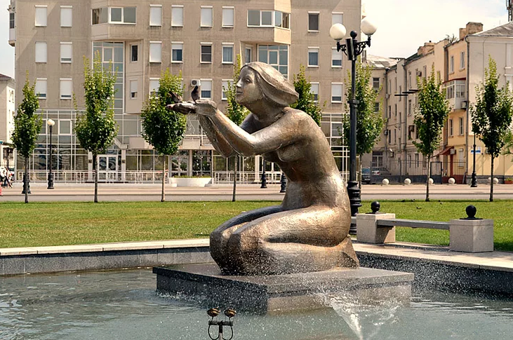 Фонтан "Дарующая воду"