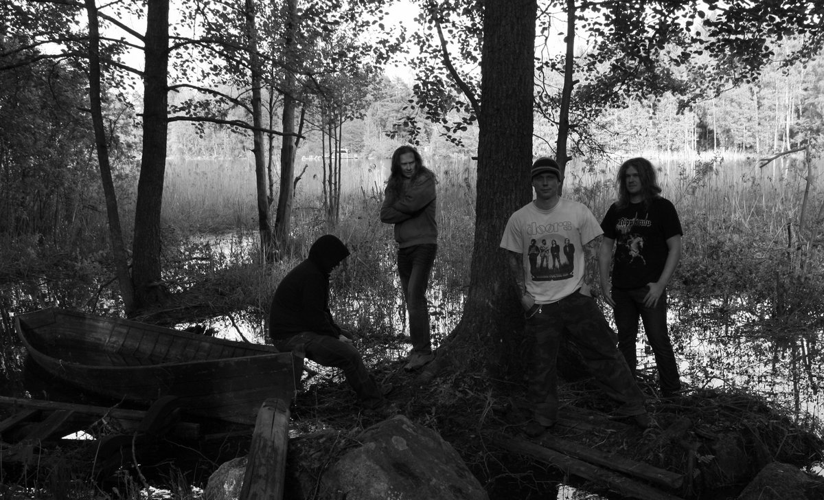 Эх, да в таких то пейзажах, да после стопочки беленькой только дууум и играть... 