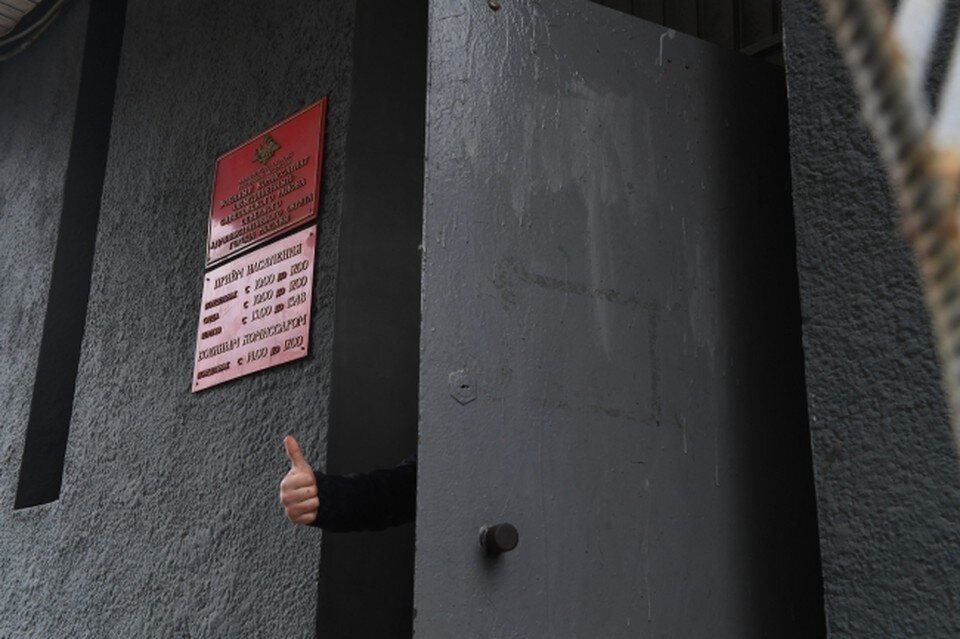     Получив звонок, Андрей отпросился с работы и поехал в военкомат. Иван МАКЕЕВ