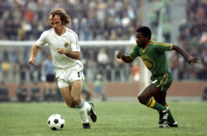 В атаке один из лучших футболистов Югославии в 70-е, Бранко Облак