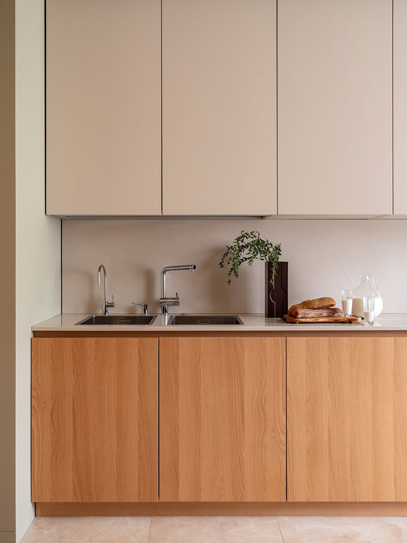 Современный шик и элегантность. Естественные цвета и оригинальный дизайн в квартире нестандартной планировки