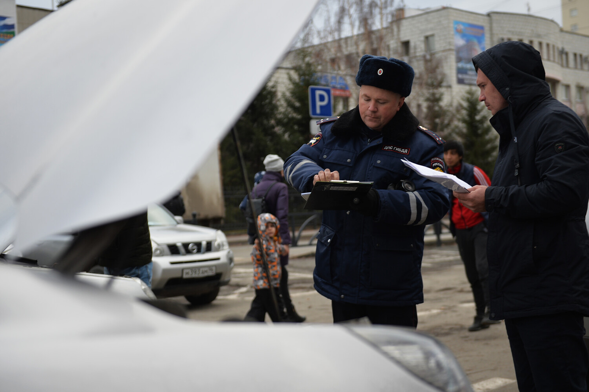 График работы гибдд на интернационала екатеринбург Гаишники поставили на учет "клон" автомобиля. Настоящая машина не может выехать 