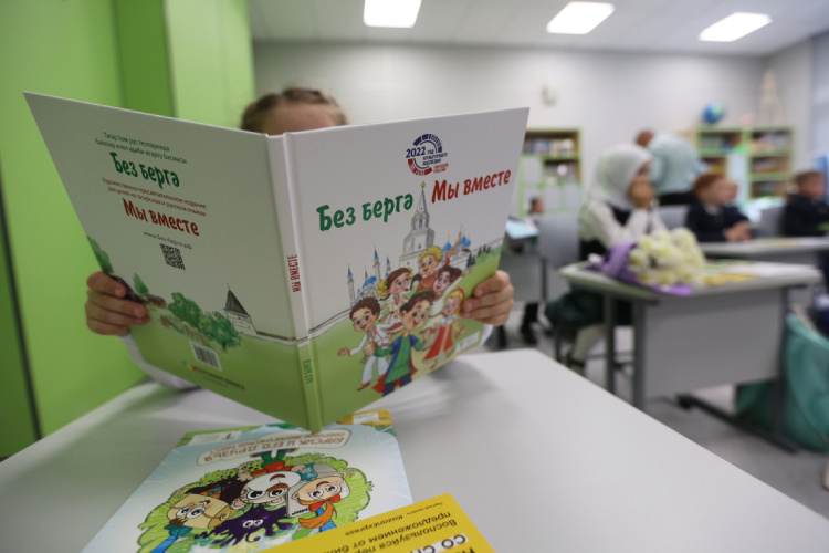 «Дети, рожденные в первые годы беби-бума, уже пошли в первый класс, но школ не хватает и приходится учиться в две смены» Фото: «БИЗНЕС Online»