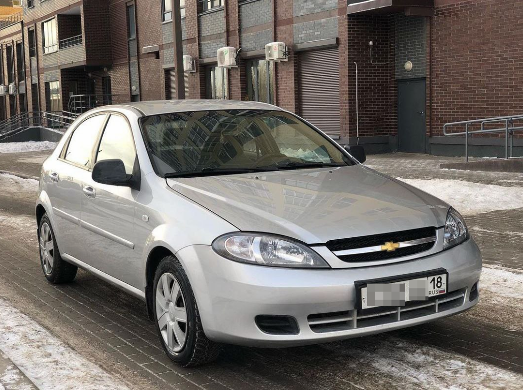 Chevrolet Lacetti в кузове хэтчбэк.