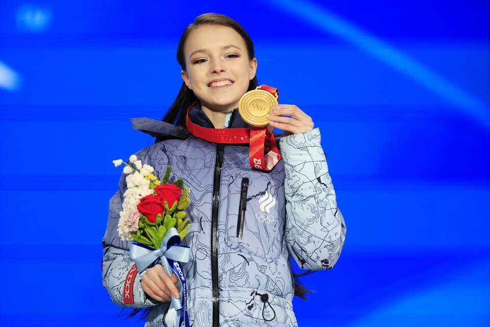     Слезы Анны Щербаковой на пьедестале Олимпийских игр, ее «золото» добытое невероятным трудом при запредельном уровне конкуренции — все эти эмоции уже стали историей нашего спорта. Фото: EPA/ТАСС