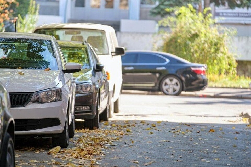     Если есть машины, придется раскошелиться на транспортный налог. Фото: freepik.com