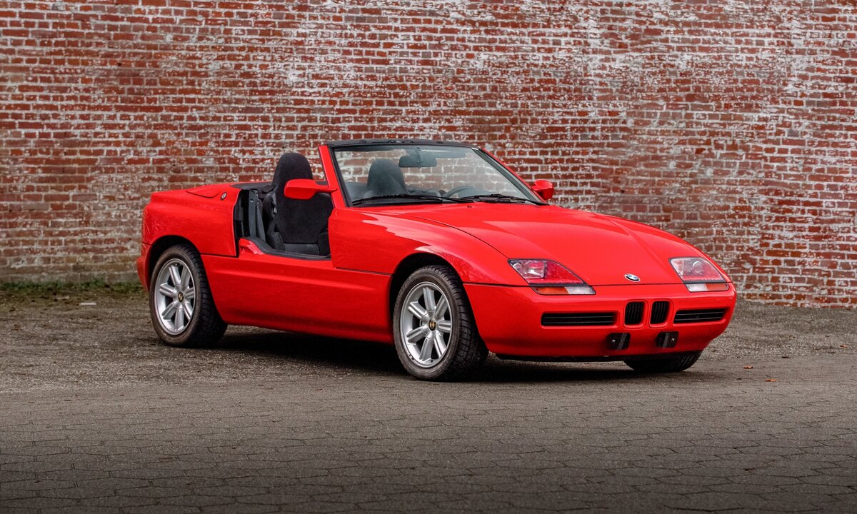 Главная фишка Z1 - опускающиеся двери! 