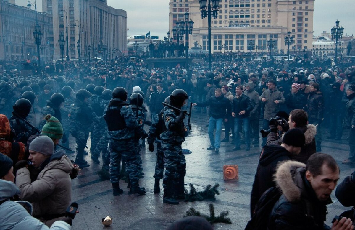 Современная революция. Митинг на Манежной площади 2010. 11.12.2010 Манежная площадь. Беспорядки на Манежной площади 2010. Беспорядки в Москве на Манежной площади 2010