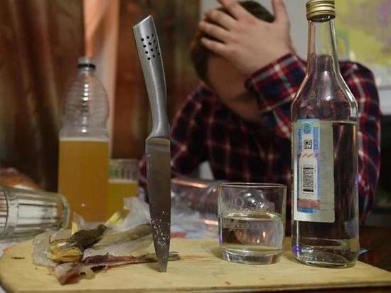     Алкоголизм – это проблема не отдельной семьи или отдельного человека, это настоящее бедствие для всего общества. Фото: static.mk.ru.