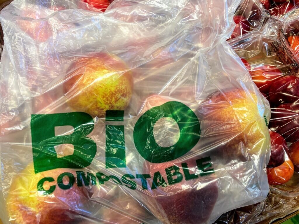    Биоразлагаемые упаковки для продуктов могут оказаться не такими уж «экологичными» / © John Cameron, Unsplash
