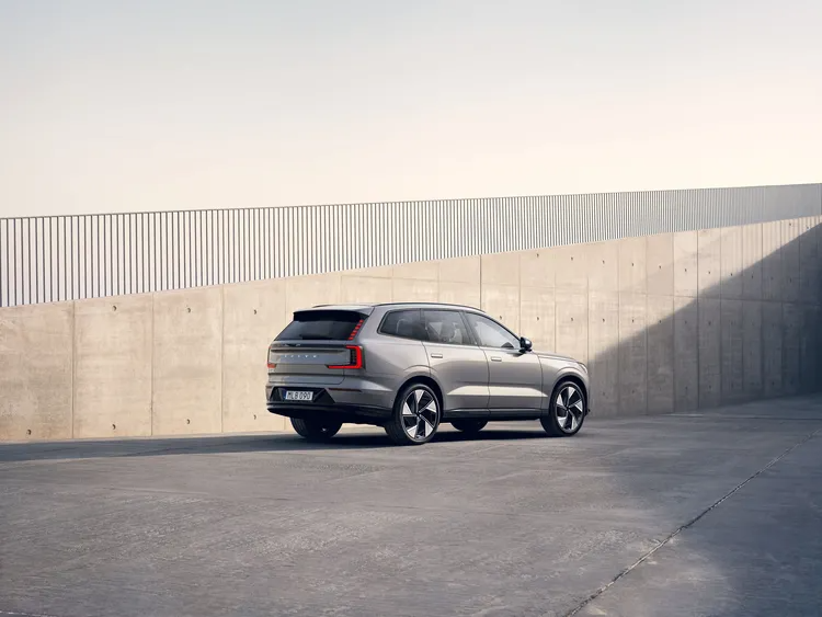    Volvo EX90: «космический» дизайн, процессор NVIDIA и запас хода 600 км