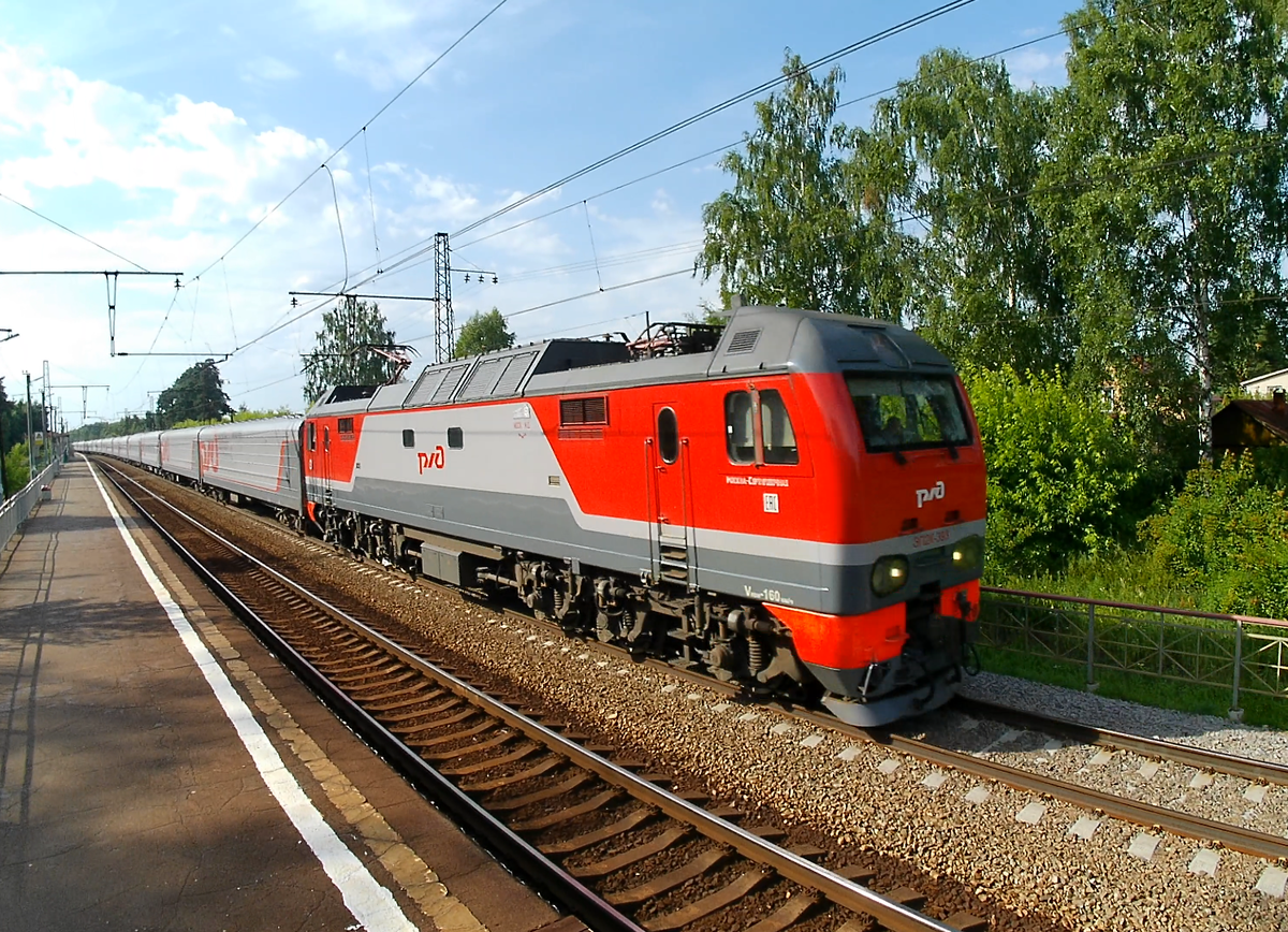 1.	Электровоз ЭП2К-393 на пл. 63 км, МСК