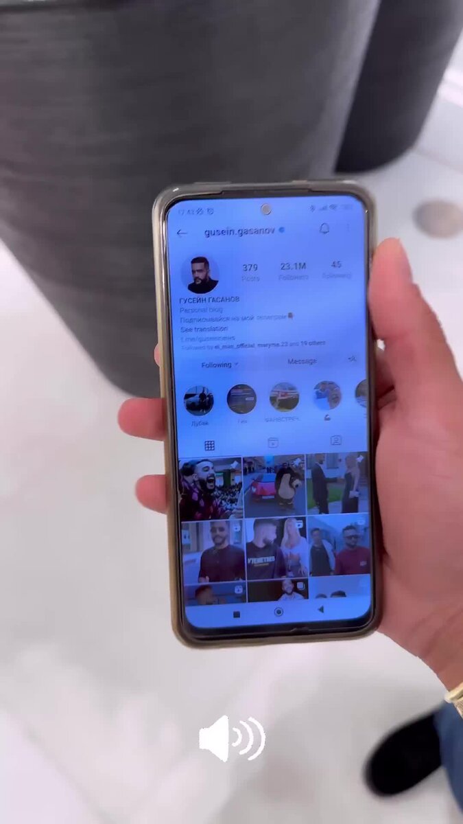    Гусейн Гасанов с подписчицей Видео: Инстаграм (запрещен в РФ)