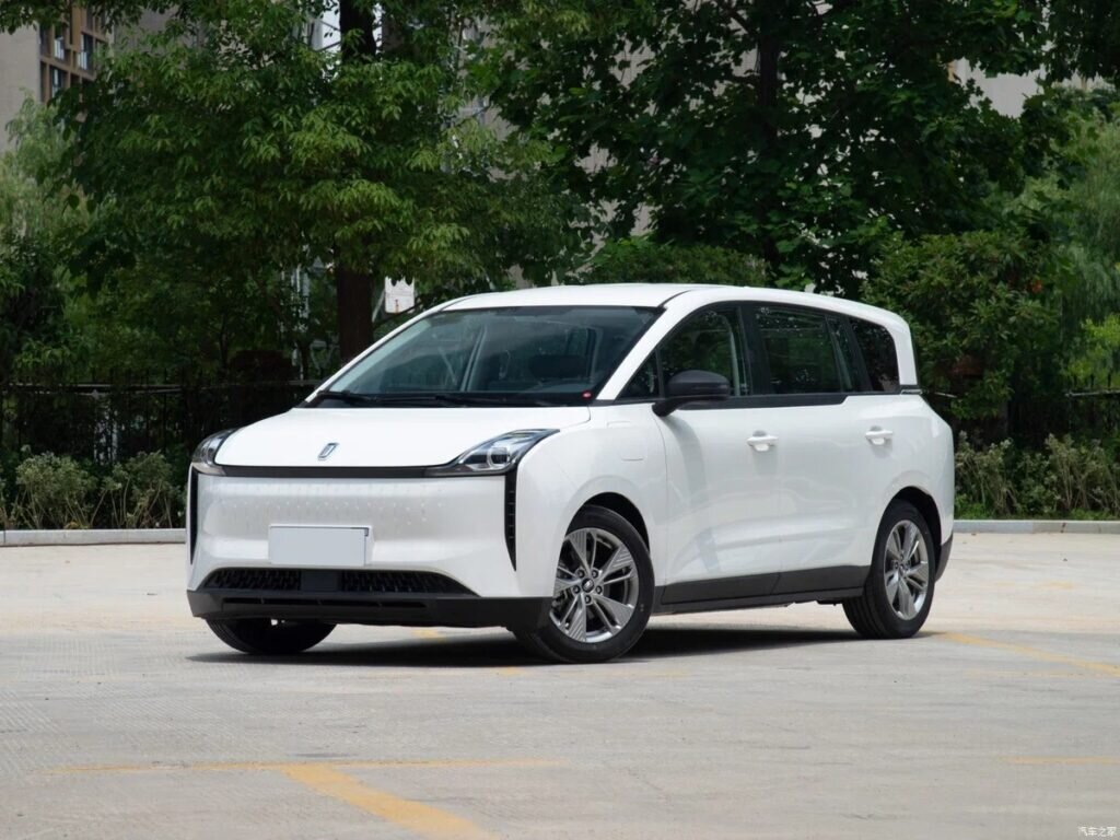    В Россию привезли новый электромобиль FAW: цена – сказка