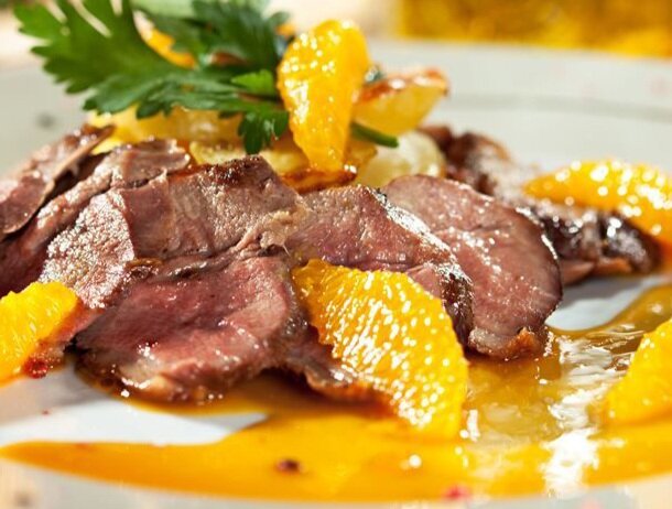 утиные грудки с апельсинами. утиные грудки с апельсинами. филе утки с апельсинами и медом. утиные грудки с апельсинами. уточка в апельсиновом соусе.