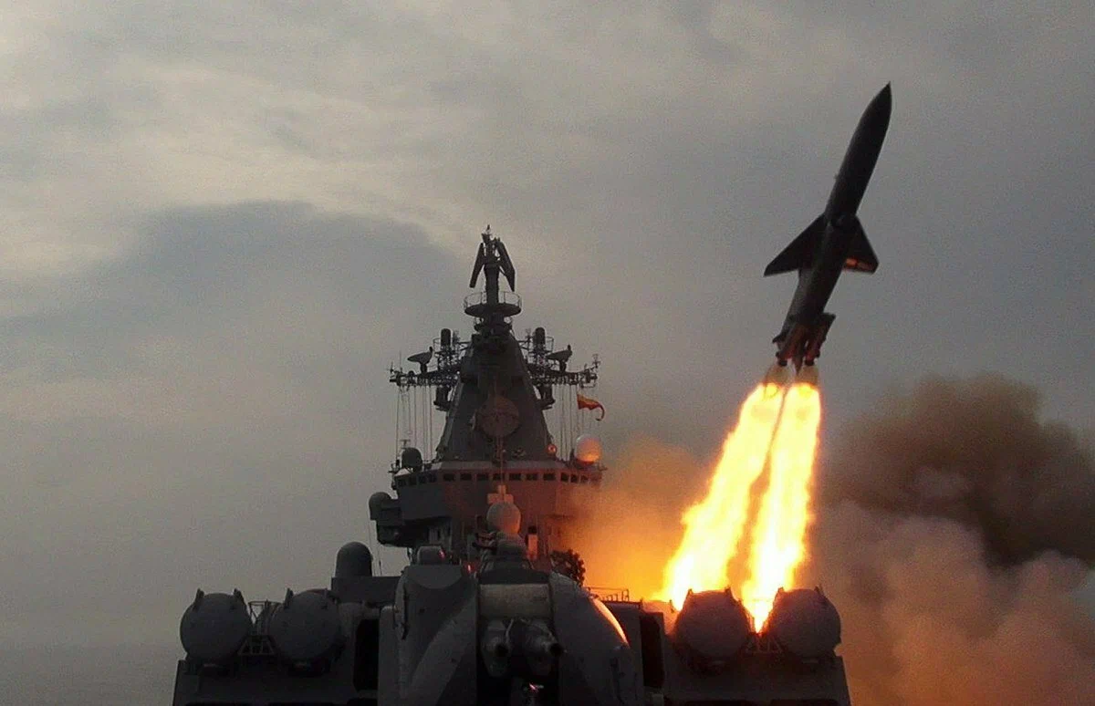 1987, 18 декабря - На вооружение ВМФ принят ракетный комплекс с противокорабельной крылатой ракетой 3М-70 «Вулкан».