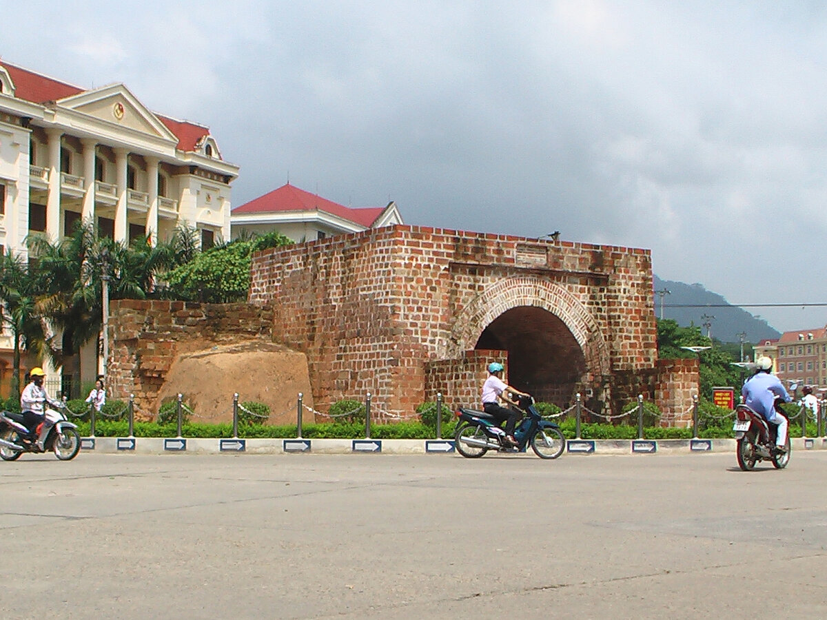 Сохранившийся фрагмент цитадели находится на углу улицы Бинь Туан. Его длина составляет около 140 метров.