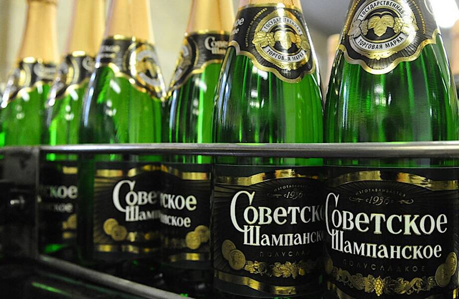 Каждый взрослый человек, поживший хоть немного в СССР, помнит, что такое "Советское шампанское". Кто-то даже ностальгирует по нему.
