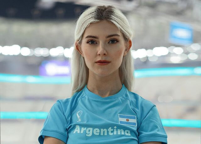 Порноактриса Ева Элфи поддержала сборную Аргентины откровенными фото - CQ
