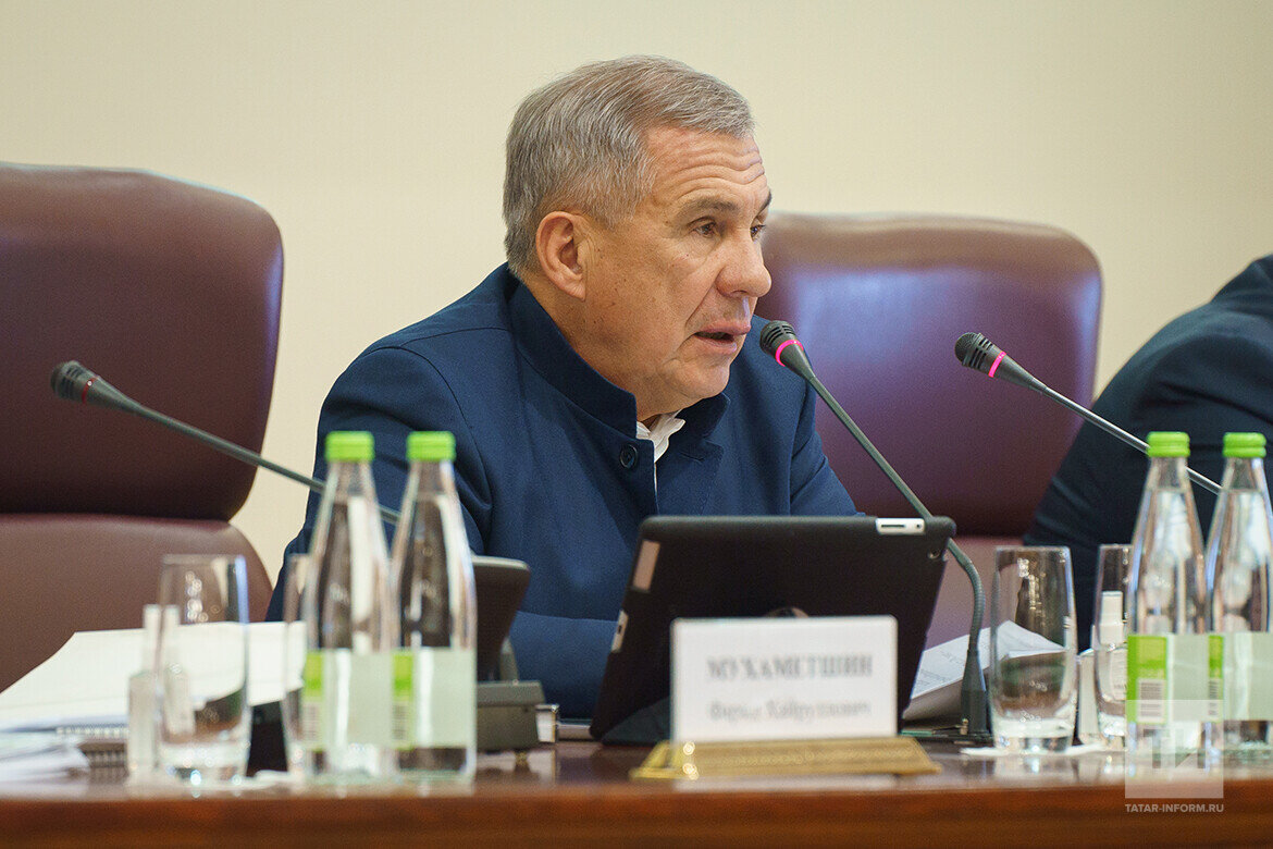 Рустам Минниханов напомнил, что в Татарстане на протяжении многих лет уделялось особое внимание сохранению культурного и духовного наследия многонационального народа республики. Фото: © Владимир Васильев / «Татар-информ»