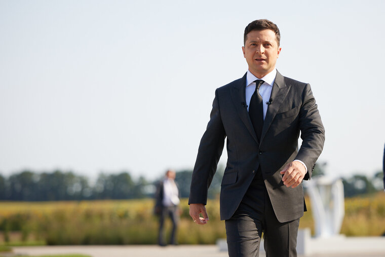    США вынуждают Зеленского заключить мирный договор, который не будет соблюдаться