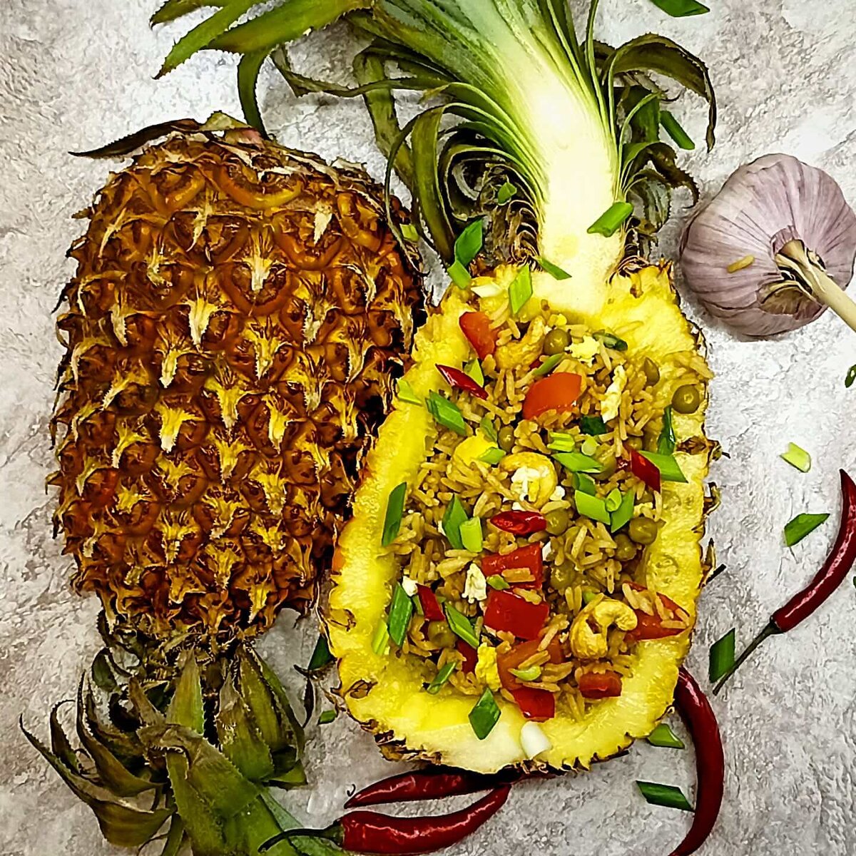 Тайский рис с ананасами и креветками