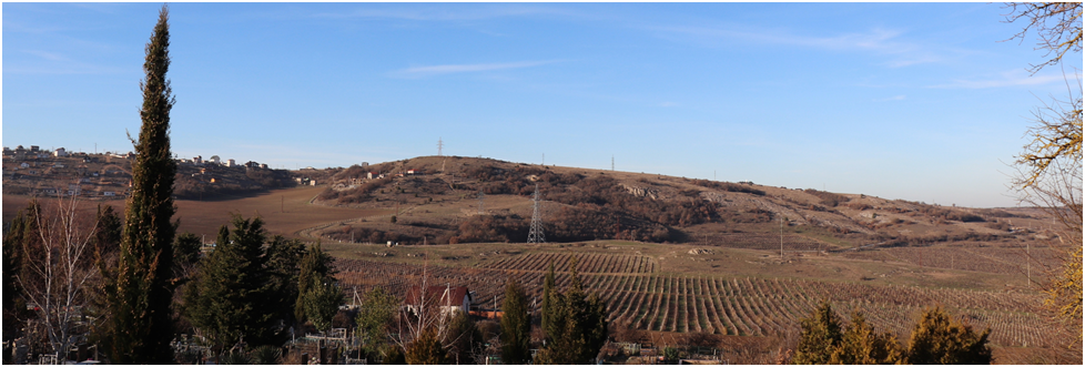 Вид на высоту Карагач 133,7 с кладбища в с. Флотское