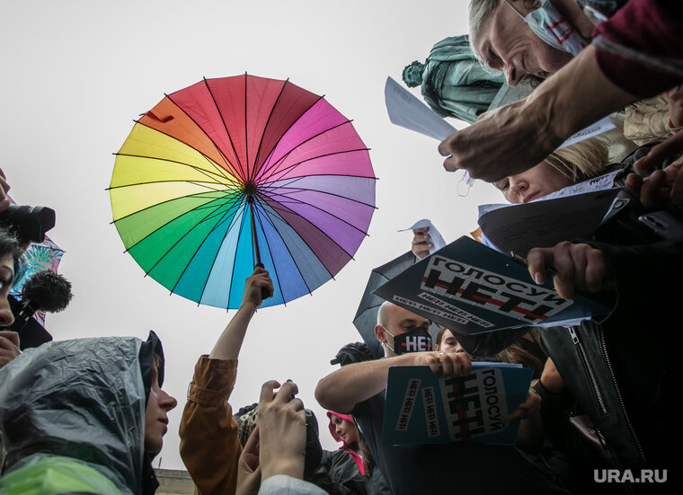    Запрещается реклама с символикой ЛГБТ, под запрет попадают сайты, книги и аудиовизуальные сервисы