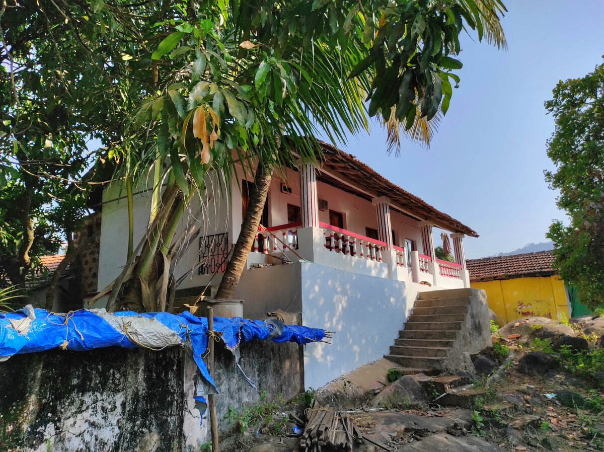 Дом в дебрях с комнатами под сдачу. 2000/сутки