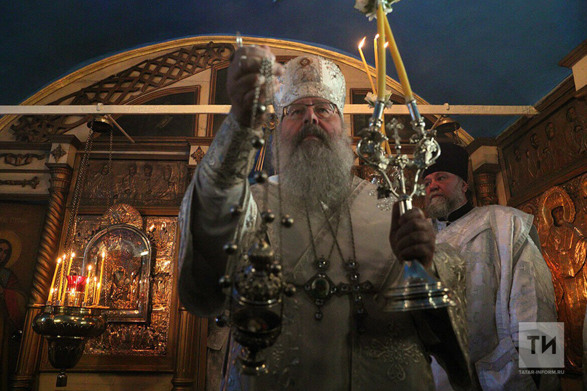 Митрополит Кирилл возглавил праздничное Крещенское богослужение в Смоленско-Богородицком храме села Аркатово. Фото: © Михаил Захаров / «Татар-информ»
