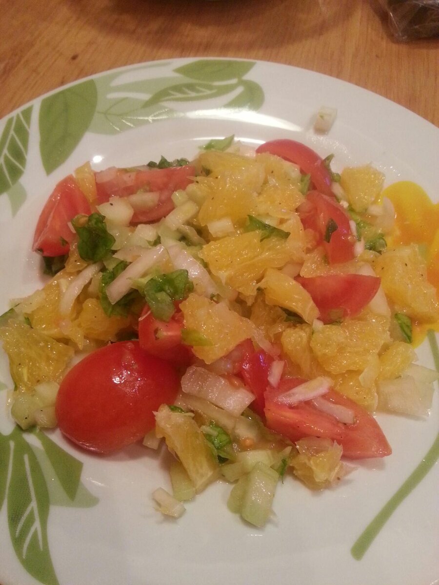    Салат из апельсинов, помидоров и сельдерея