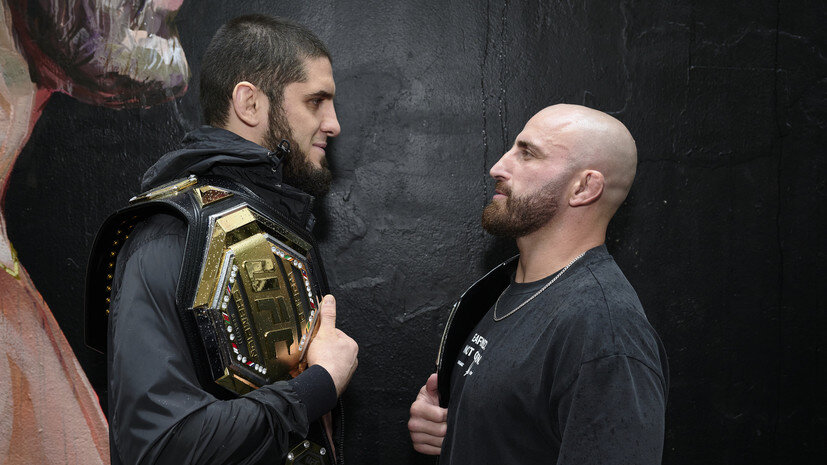     Ислам Махачев и Александр Волкановски  Brett Hemmings / Zuffa LLC / GettyImages