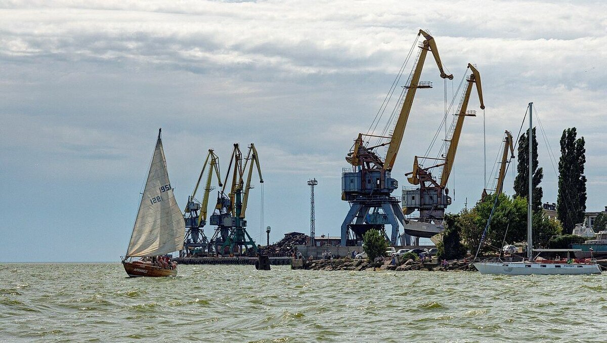     «Росморпорт» ищет поставщика деталей для плавучего причала порта Таганрога, следует из материалов на сайте государственных закупок.