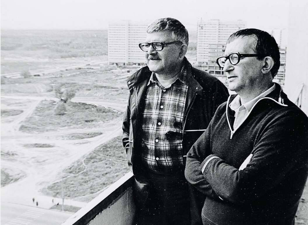 Братья Стругацкие – Аркадий Натанович (28.08.1925-12.10.1991) и Борис Натанович (15.04.1933-19.11.2012).