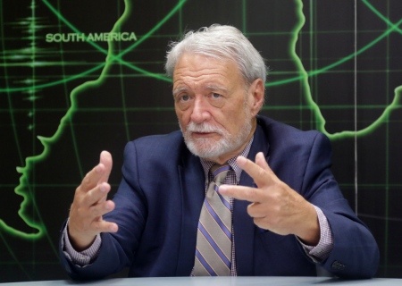    Вы не делали ничего, чтобы у вас это всё было: американский эксперт осадил киевских попрошаеек