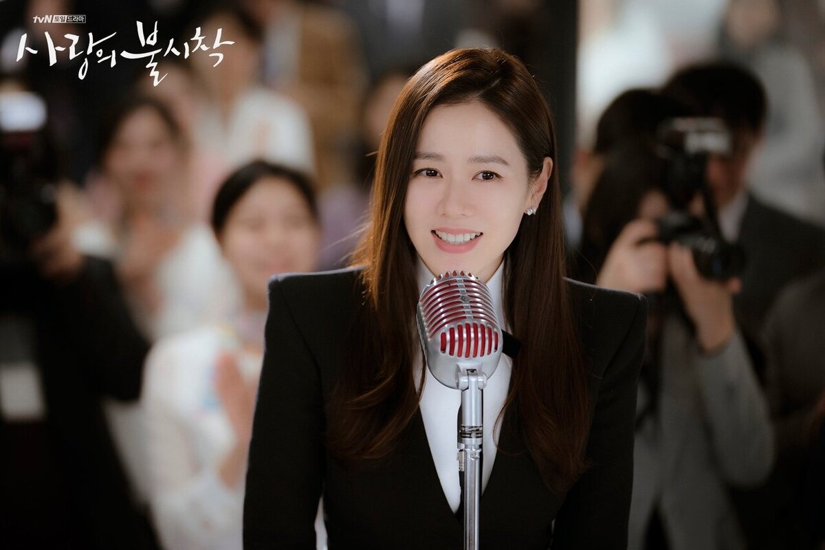 Главная героиня дорамы "Аварийная посадка любви" Юн Се Ри (актриса: Сон Йе Чжин)