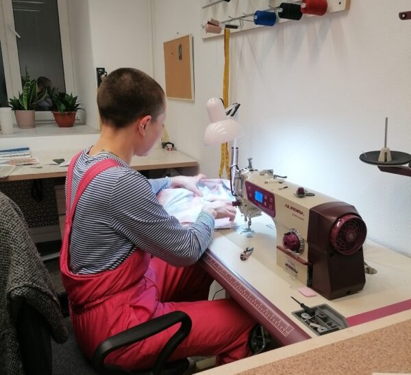 Зарплата швеи должна составлять 150 тысяч рублей, тогда профессия станет престижной